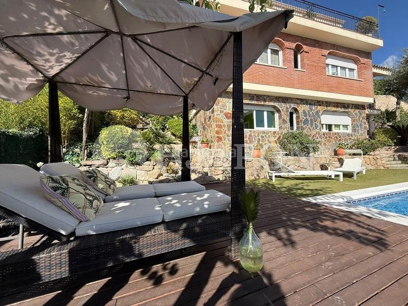 Foto 4f0b81f6-be9f-4374-99c2-d8a426e1cfdf. Casa con riscaldamento parcheggio in Alella