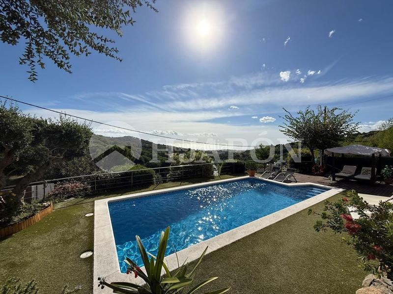 Foto e082e496-66c6-4482-87ea-6317d5a9172a. Casa con riscaldamento parcheggio in Alella