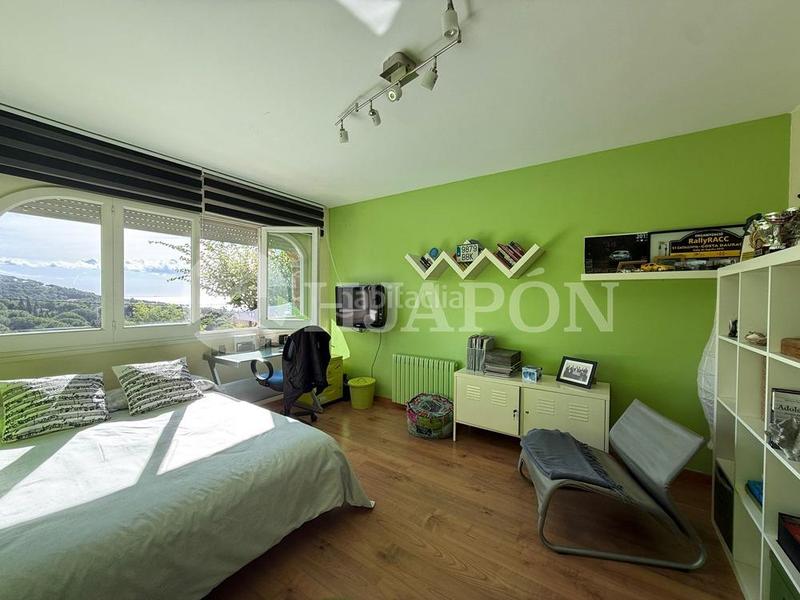 Foto efe67aab-99b5-4eef-85f2-d49b04873678. Casa con riscaldamento parcheggio in Alella