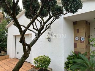 Haus in Premià de Dalt. Casa con piscina en premia de dalt.