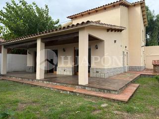 Rent House in Alella. Casa muy cómoda en alella con mucho encanto y potencial