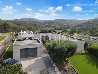 Haus in Vallromanes. Propiedad de diseño junto al golf y en una sola planta.