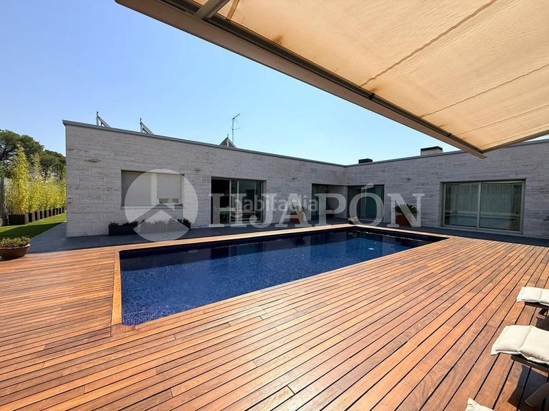 Foto 2015c5a7-ee9d-495d-bfcc-112cdd6d54f3. Casa amb calefacció aparcament piscina a Vallromanes