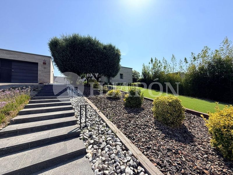Foto d0875a79-efc7-4441-b916-403f5c9de387. Casa amb calefacció aparcament piscina a Vallromanes
