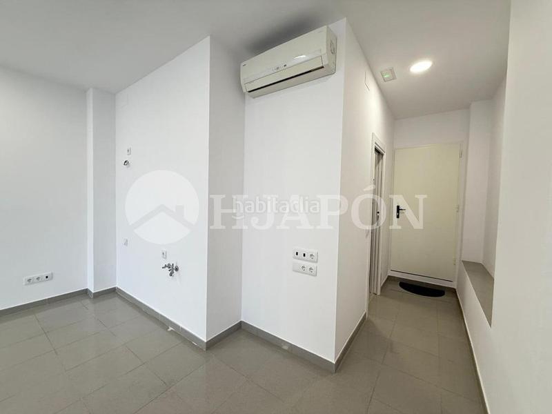 Foto b2cc6e64-215c-4dde-899f-650bfc68fd0f. Locale commerciale in Lloreda Badalona