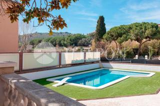 Haus in Tiana. Amplia casa con piscina y vistas al mar en la mejor zona de tian