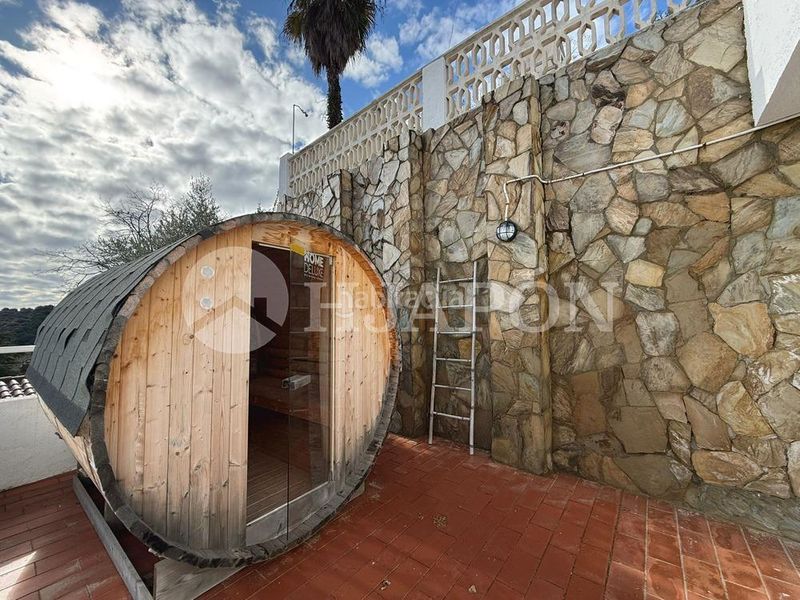 Foto 2a0113a0-fbb0-4df7-a3fc-9f19d8867343. Casa amb aparcament piscina a Alella