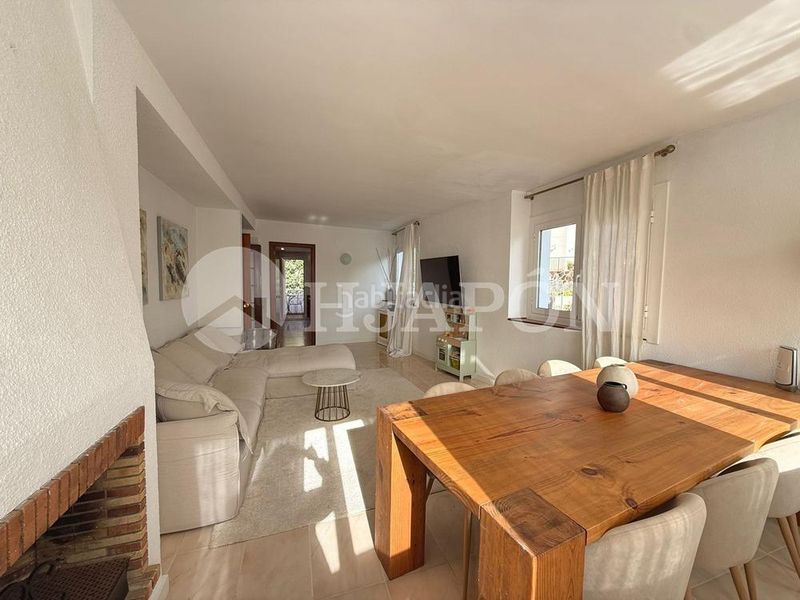 Foto 6329df7c-1997-45c0-8aeb-753ecd255cb9. Casa amb aparcament piscina a Alella