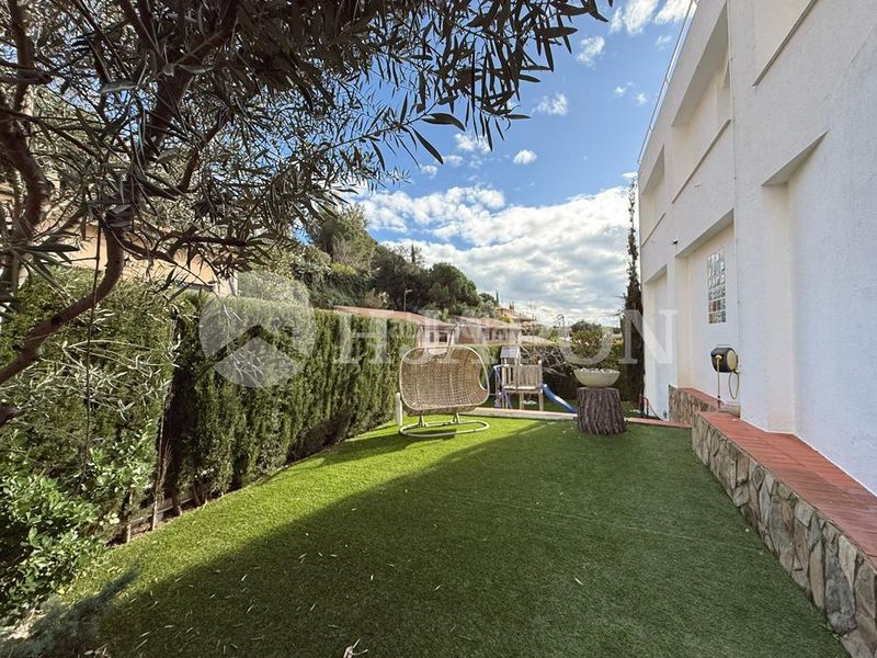 Foto 77932a8a-ed28-4d21-97ac-e40acb02fbc1. Casa amb aparcament piscina a Alella