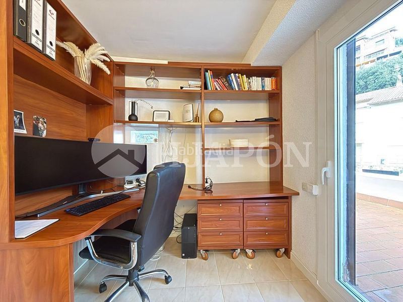 Foto bacb381f-33db-4d9e-8f41-b75d12357272. Casa amb aparcament piscina a Alella