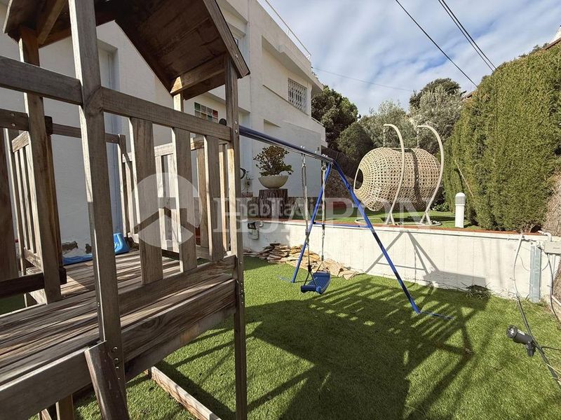 Foto e90e893a-4be2-491a-ae46-b3078b0df3c7. Casa amb aparcament piscina a Alella