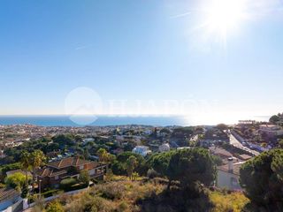 Wohngrundstück in Alella. Parcela con vistas al mar en alella