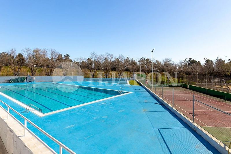 Foto 6b4d79b5-b48f-4dbd-bb2f-e4c2b3403c2a. Àtic amb calefacció aparcament piscina a Tiana