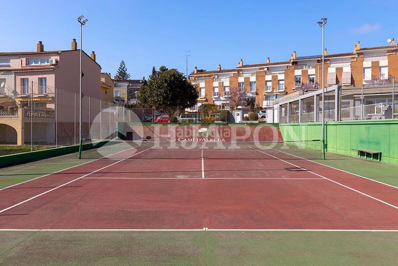 Foto bc0de10d-7373-48aa-995e-965b85ae4807. Àtic amb calefacció aparcament piscina a Tiana
