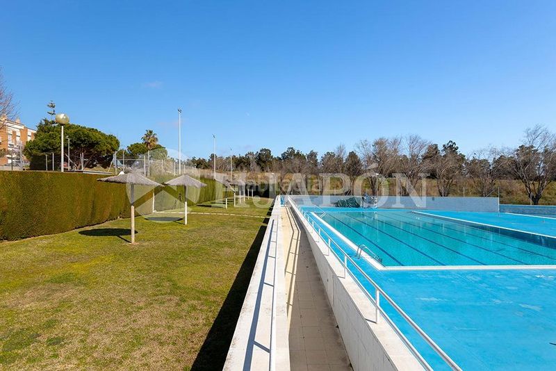 Foto e3ff1b02-bdfb-4e8e-aa8d-bc1e2351819b. Àtic amb calefacció aparcament piscina a Tiana