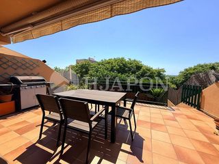 Maison jumelée à Alella. Luminosa casa junto al mar y a 15 minutos de paseo de gracia