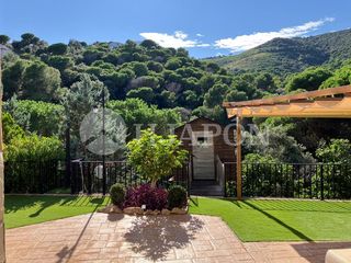 Haus in Alella. Propiedad en alella para entrar a vivir rodeada de un maravillos