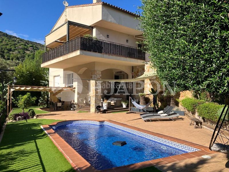 Foto 001a7268-0e78-4569-b15e-b494bd127f39. Casa amb aparcament piscina a Alella