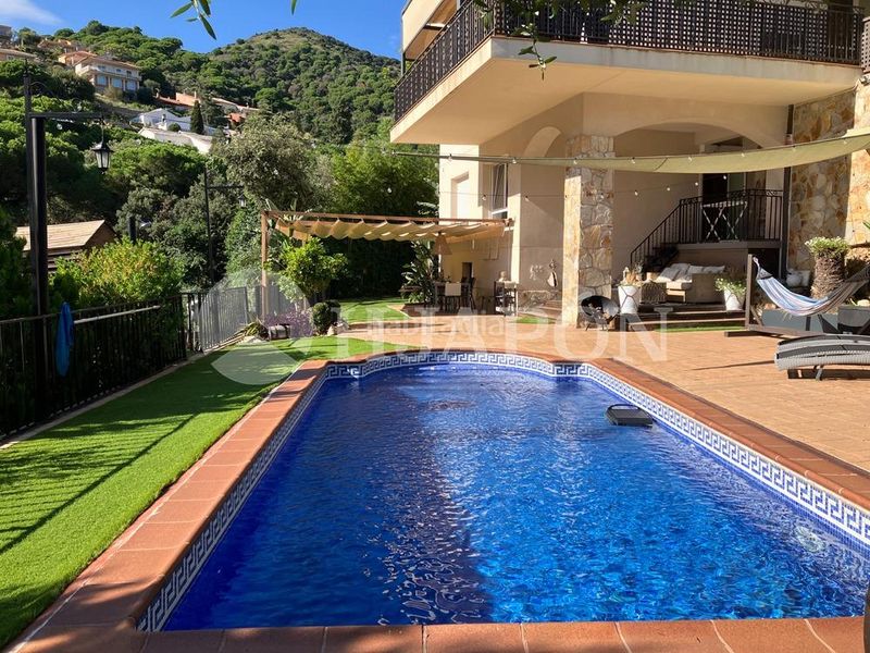Foto 5ca8dea7-a4ab-4ba0-9641-4c08408d47cb. Casa amb aparcament piscina a Alella
