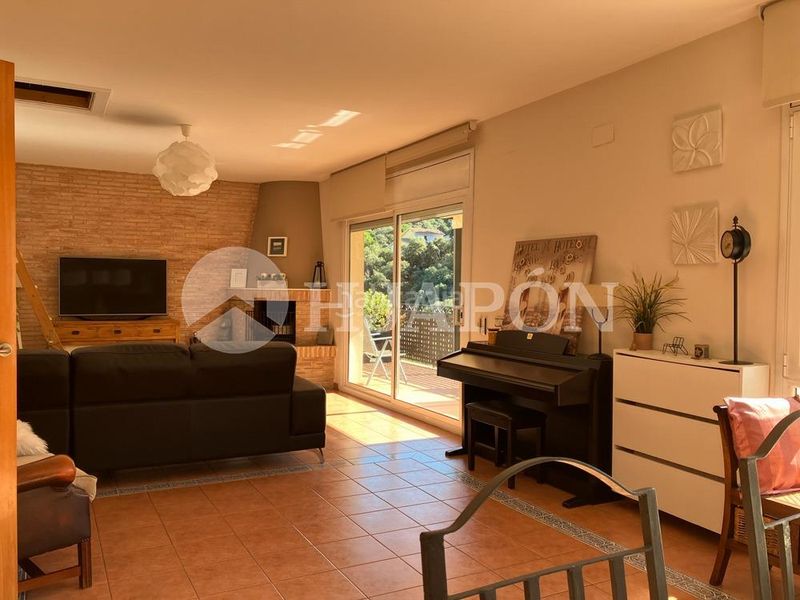 Foto 78ac19c2-44e2-4133-a172-f63d3765efb7. Casa amb aparcament piscina a Alella