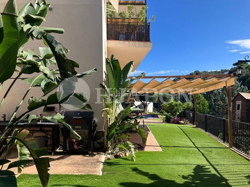 Foto b692ec6a-8f2d-4e21-8f10-3c15f70dae33. Casa amb aparcament piscina a Alella