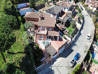 Haus in Nucli Urbà. Lujo, vistas y ubicación casa reformada cerca de colegio interna