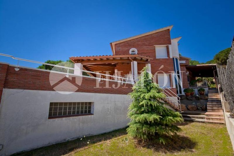 Foto cf8b2460-cd36-45ac-91dd-94f32469996a. Casa amb aparcament piscina a Nucli Urbà Argentona