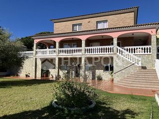 Casa a Mas Ram. Exclusiva propiedad situada en zona residencial privada con vist