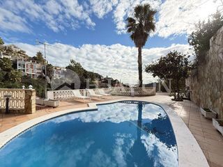 Casa a Alella. Magnífica propiedad con vistas al parque natural