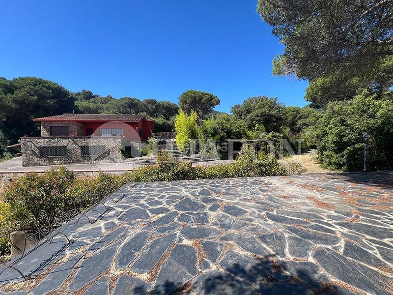 Foto a70cac70-5641-4f82-b726-e03b4d7e421c. Casa amb calefacció aparcament piscina a Vallromanes