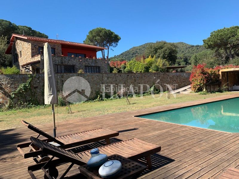 Foto b5b2ae27-9324-44fa-a3ae-c12aa2b76a39. Casa amb calefacció aparcament piscina a Vallromanes