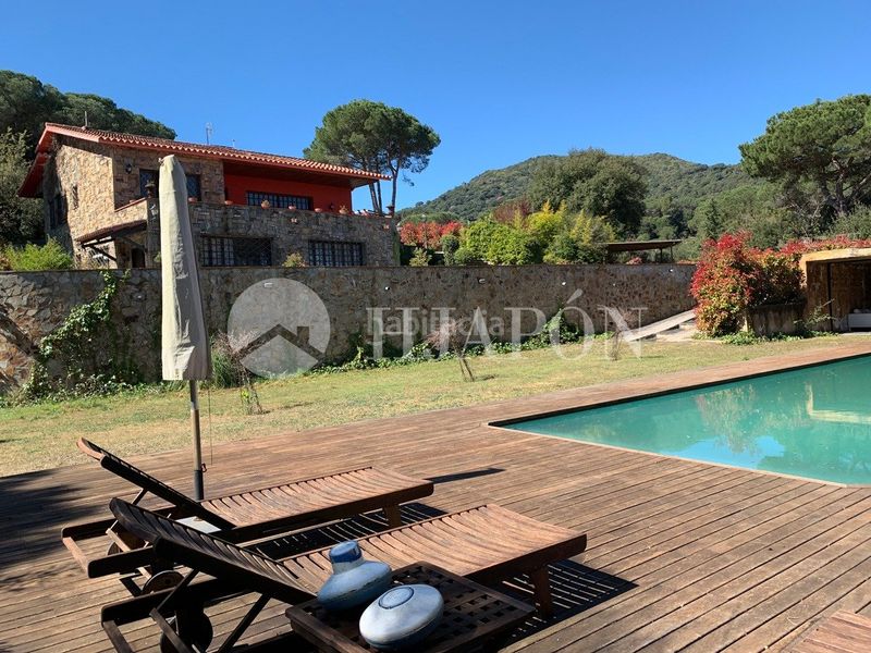 Foto eca5cd74-7504-4626-91ab-3f4589cf7fc5. Casa amb calefacció aparcament piscina a Vallromanes
