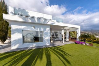 House in Alella. Propiedad exclusiva con increíbles vistas al mar y cerca del cen