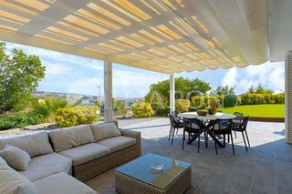 Maison à Alella. Propiedad exclusiva con increíbles vistas al mar y cerca del cen