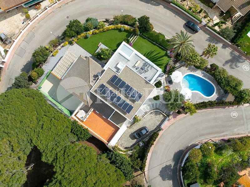 Foto 1b6f5ef2-0361-4cde-86fe-bbb42a3d9706. Casa amb calefacció aparcament piscina a Alella