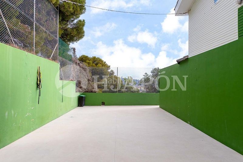 Foto 1cb2a879-adde-4471-97bd-a4c07d263c20. Casa amb calefacció aparcament piscina a Alella