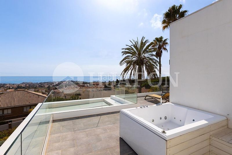 Foto 1d403d6d-adef-4bd7-99fc-7f208c0a922b. Casa amb calefacció aparcament piscina a Alella