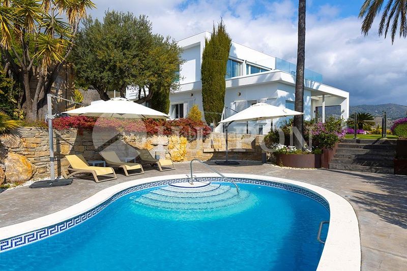 Foto 8b04a971-3a24-4be9-94cc-923b5d90449e. Casa amb calefacció aparcament piscina a Alella