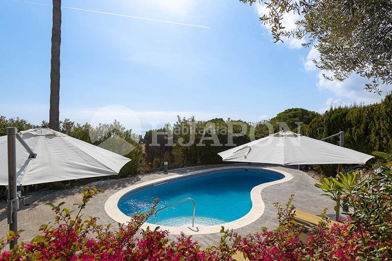 Foto bf30bdd1-cbb1-4f0b-996b-04dcafa2da5e. Casa amb calefacció aparcament piscina a Alella