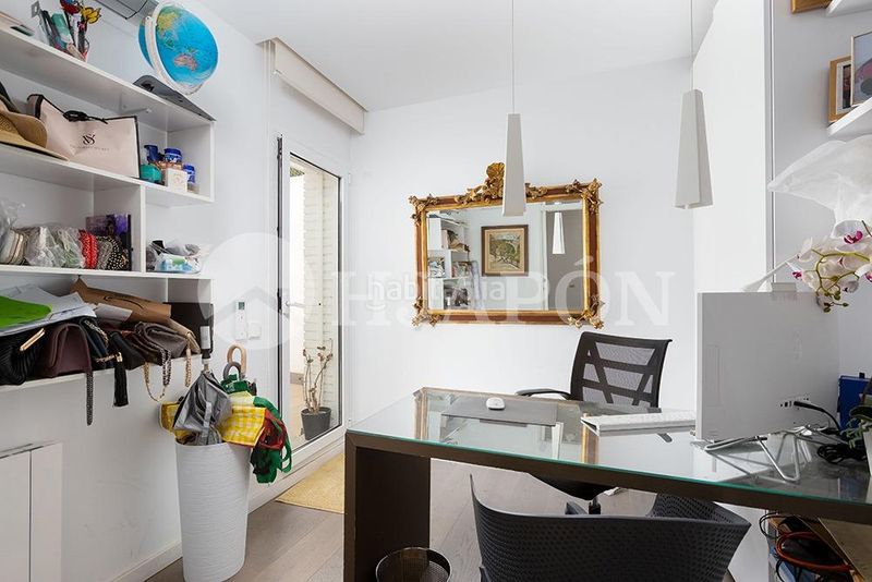 Foto d7300d16-273d-40b3-bf48-3c50c2e080dc. Casa amb calefacció aparcament piscina a Alella