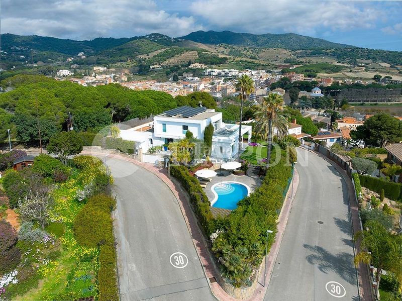 Foto dcd1e680-ec20-4058-8f37-cd531639b4eb. Casa amb calefacció aparcament piscina a Alella