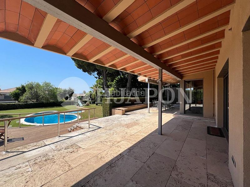 Foto 3f10cfb1-4cf4-492c-bd77-45bab6fb6e59. Casa amb calefacció aparcament piscina a Alella