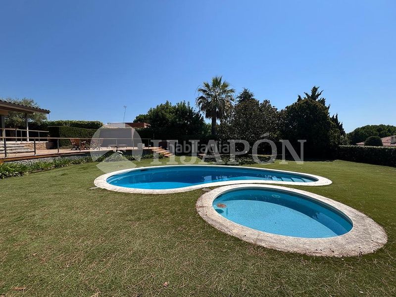 Foto 77505fde-e450-41eb-8d25-8c0141a29922. Casa amb calefacció aparcament piscina a Alella