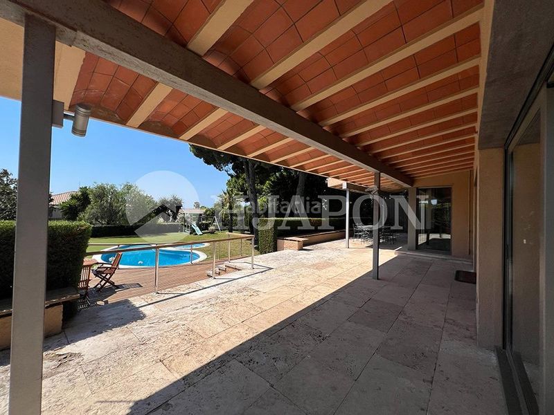 Foto 7febc613-3ed3-4503-b585-ffbb56ee5353. Casa amb calefacció aparcament piscina a Alella