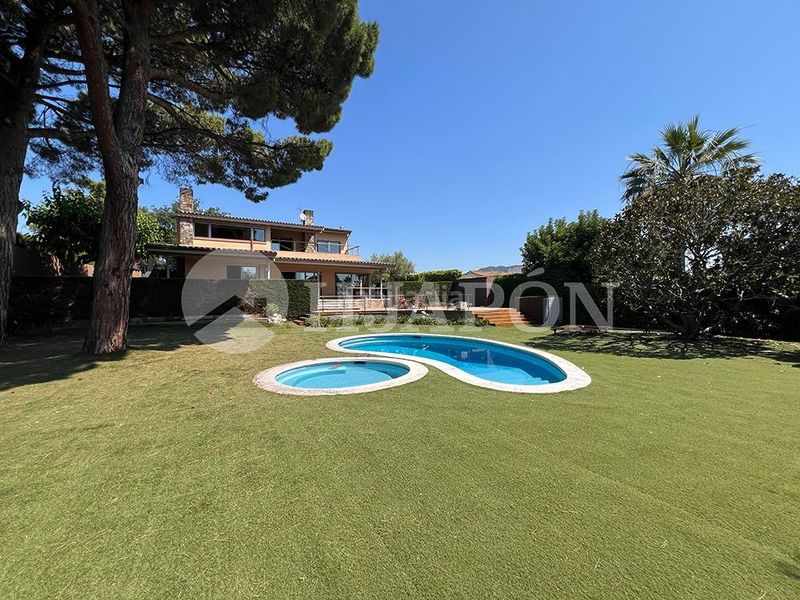Foto a67daa1d-ddc2-488b-a8e7-295024f6f3f6. Casa amb calefacció aparcament piscina a Alella