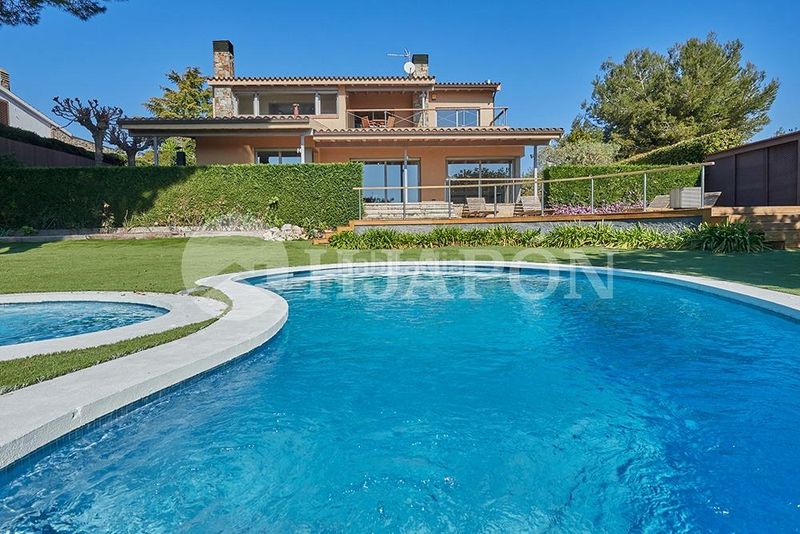 Foto a7f2e8a0-ef5b-477f-af32-e51ed1b0658a. Casa amb calefacció aparcament piscina a Alella