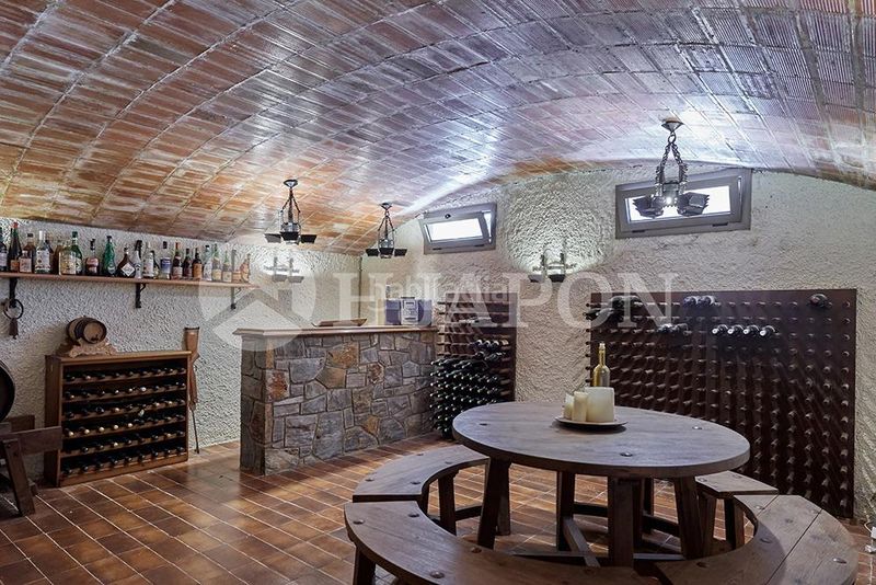 Foto b0c8d325-1262-4b7b-a523-2b1250f3b605. Casa amb calefacció aparcament piscina a Alella
