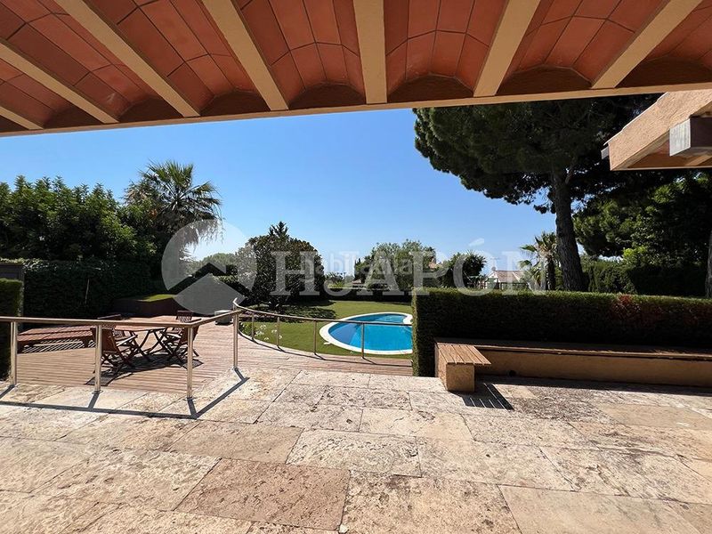 Foto ce0c9fc0-bbb3-4016-bbf0-b38d4a5b4e38. Casa amb calefacció aparcament piscina a Alella