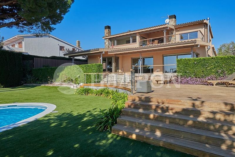 Foto d6f6709c-f887-4ab9-87d1-caeaa1c0a1ee. Casa amb calefacció aparcament piscina a Alella