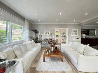 Maison à Teià. Soleada en una sola planta con piscina y cerca del centro